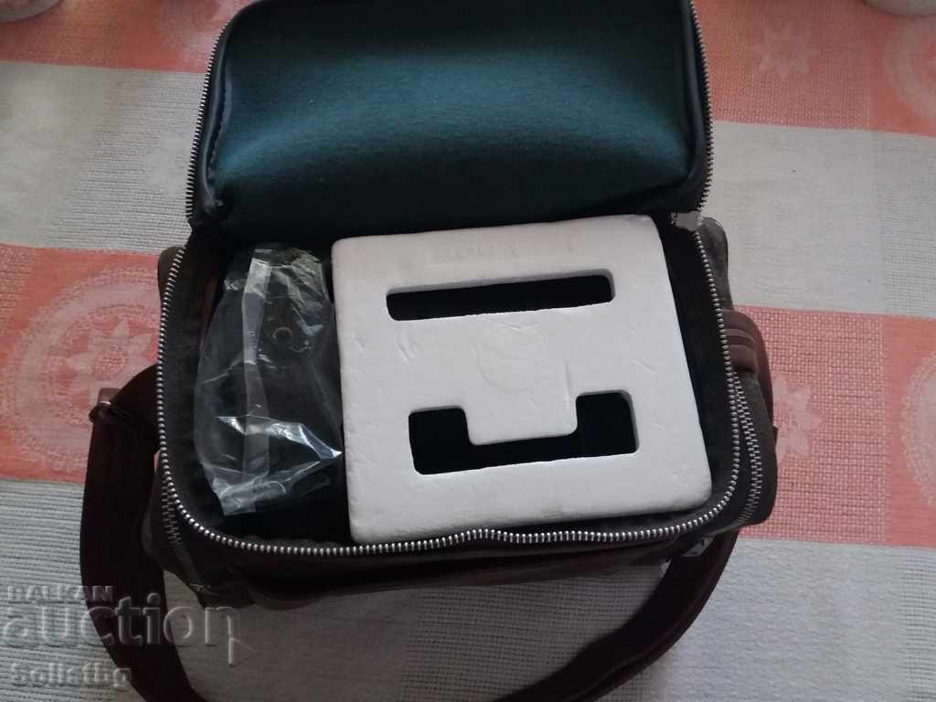 Delivery of POIAROID 3000 camera. Delivery of POIAROID 3000 camera.