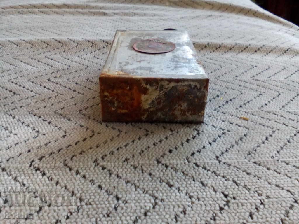 Old metal box - 5