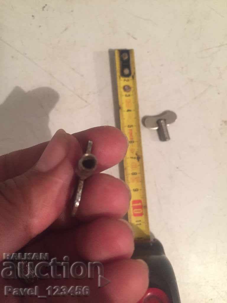 2 pcs clocks or a mechanical toy with price 9.99 BGN | € 5.11