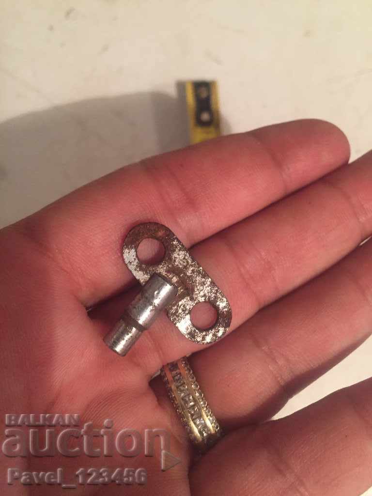 Delivery of 2 pcs clocks or a mechanical toy