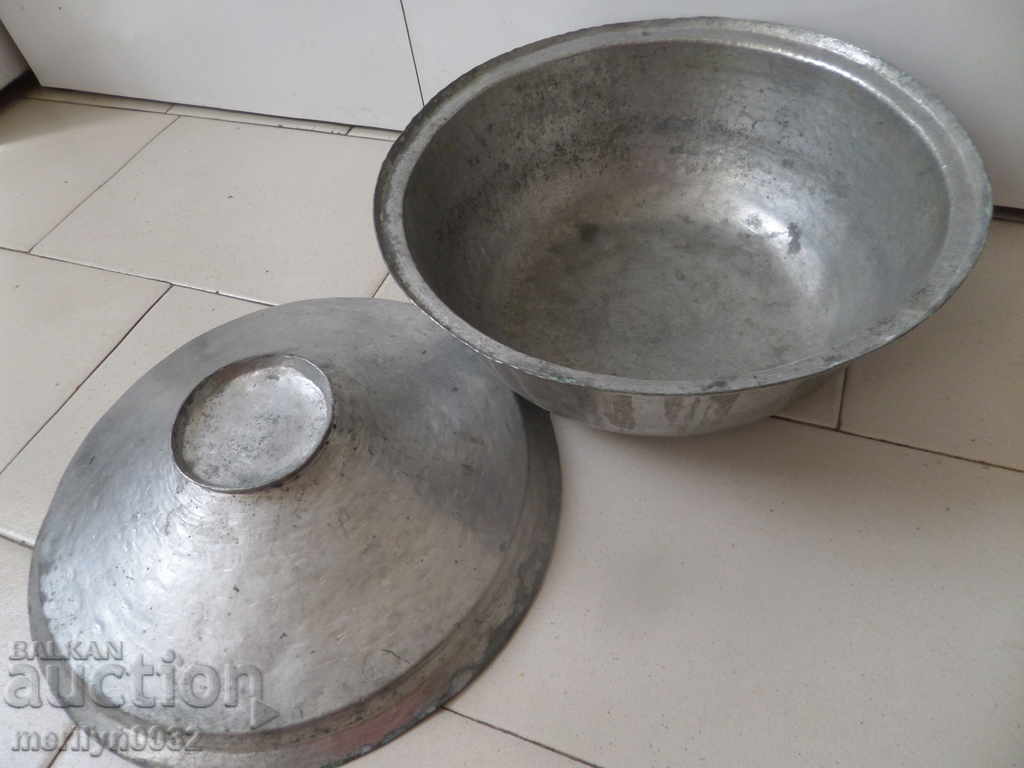An old tinned pot, a baker's copper pot with lid with price 114.00 BGN | € 58.29