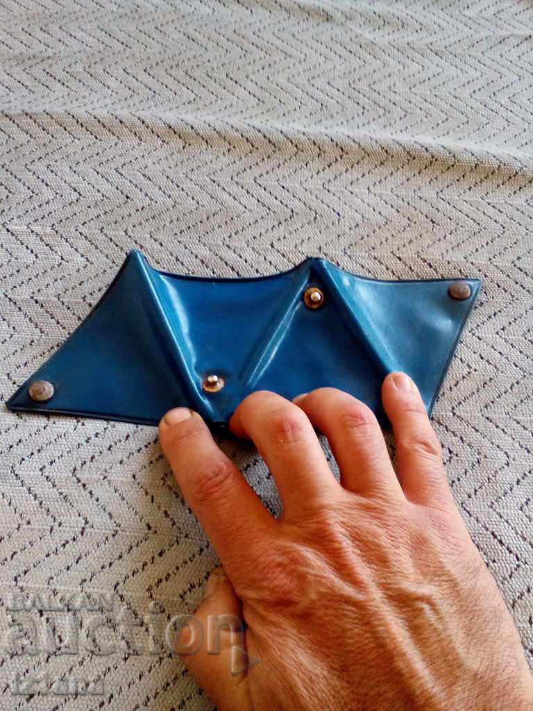 Delivery of Old purse Delivery of Old purse