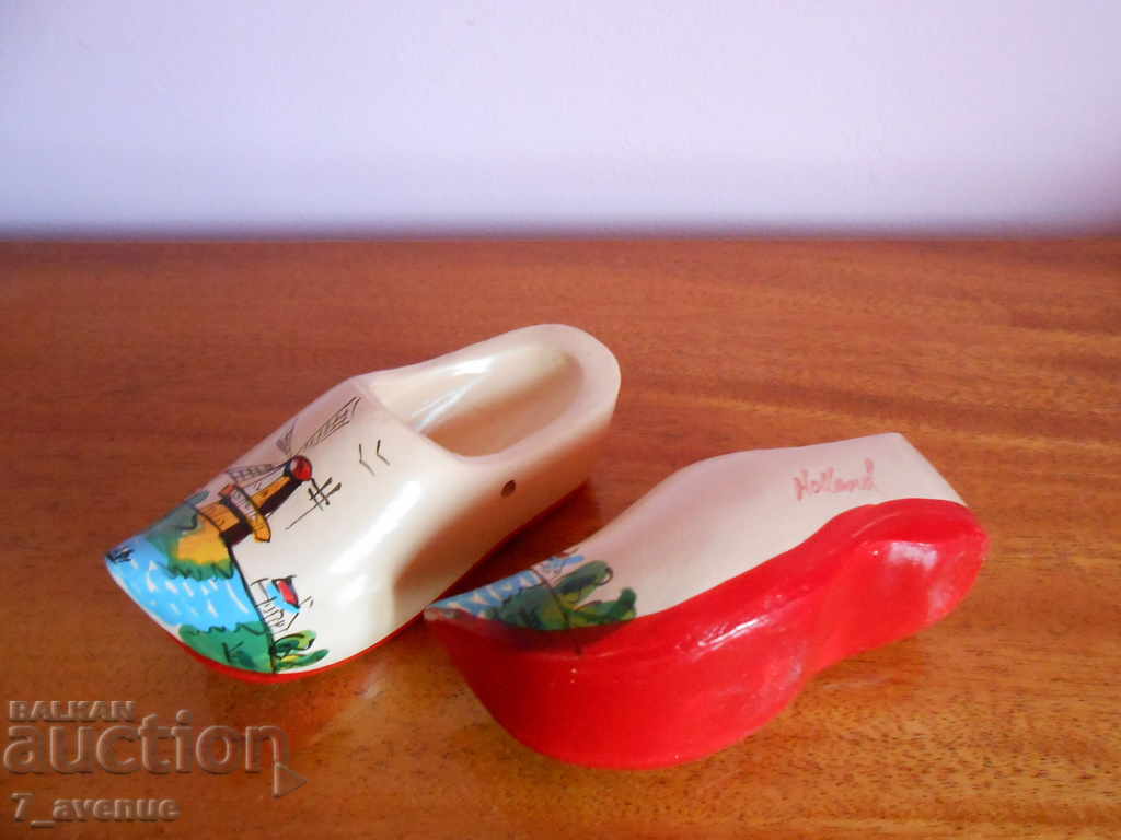 Dutch shoes:) of wood, painted - 5 Dutch shoes:) of wood, painted - 5