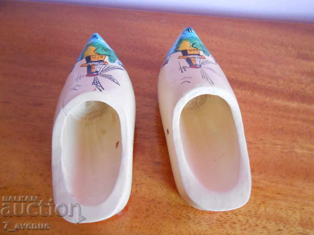 Dutch shoes:) of wood, painted - 6 Dutch shoes:) of wood, painted - 6