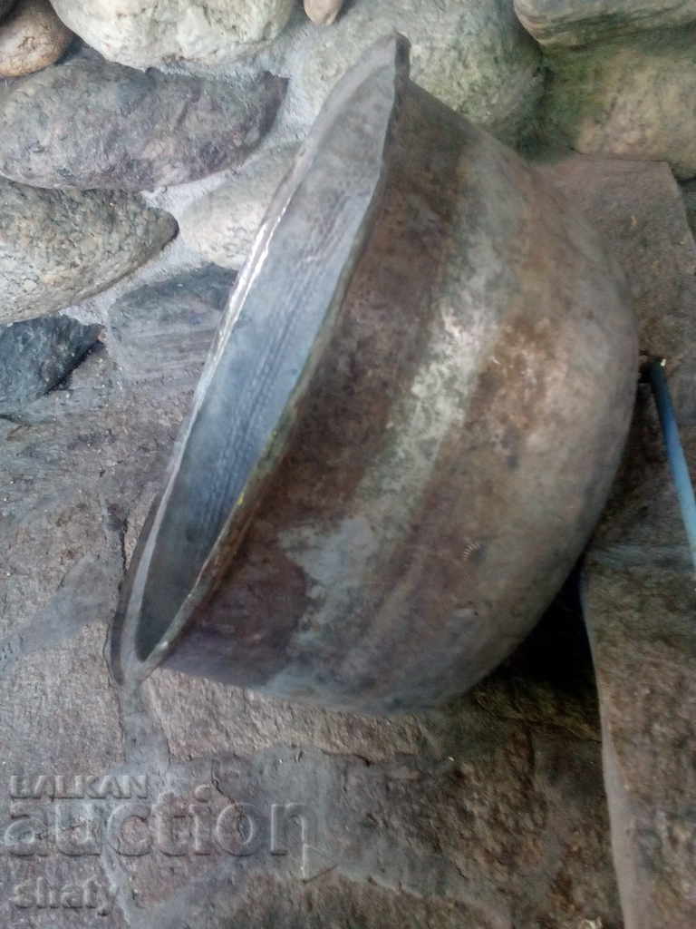 Large copper old pot. with price 55.00 BGN | € 28.12 Large copper old pot. with price 55.00 BGN | € 28.12