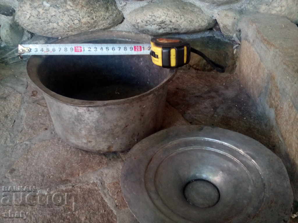 Large copper old pot. with price 45.00 BGN | € 23.01 Large copper old pot. with price 45.00 BGN | € 23.01