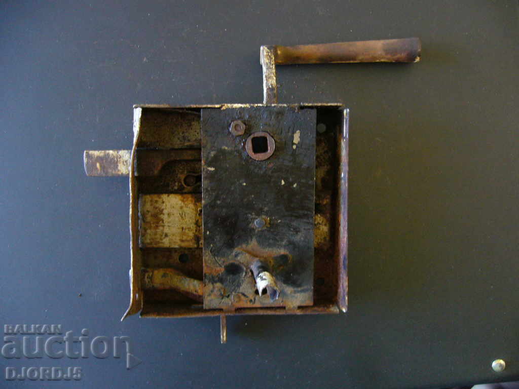 Old lock with price 4.00 BGN | € 2.05 Old lock with price 4.00 BGN | € 2.05