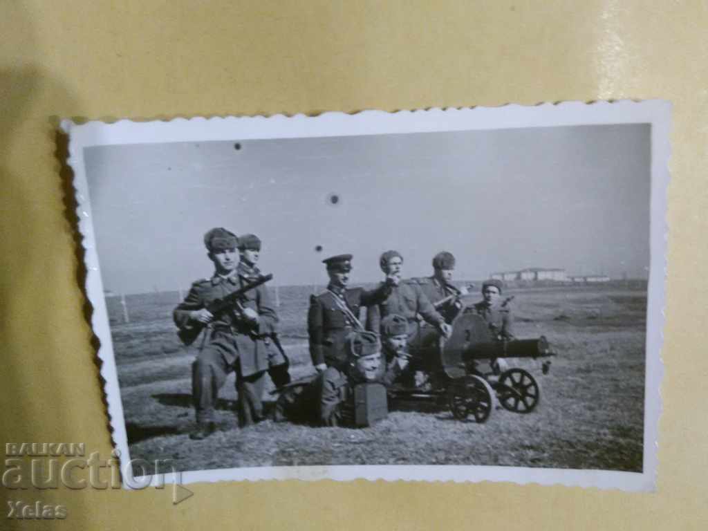 Стара военна снимка войници униформа картечница, автомат