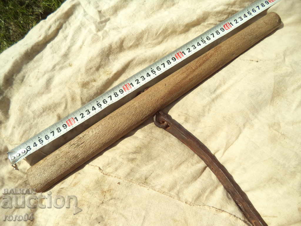 STABLE HANDWEIGHT TOOL WITH WOODEN HANDLE with price 27.00 BGN | € 13.80