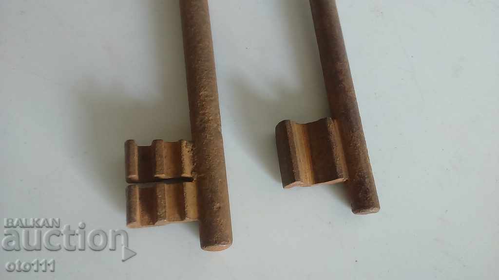 Δημοπρασία Μεγάλα παλιά κλειδιά - 2 τεμάχια