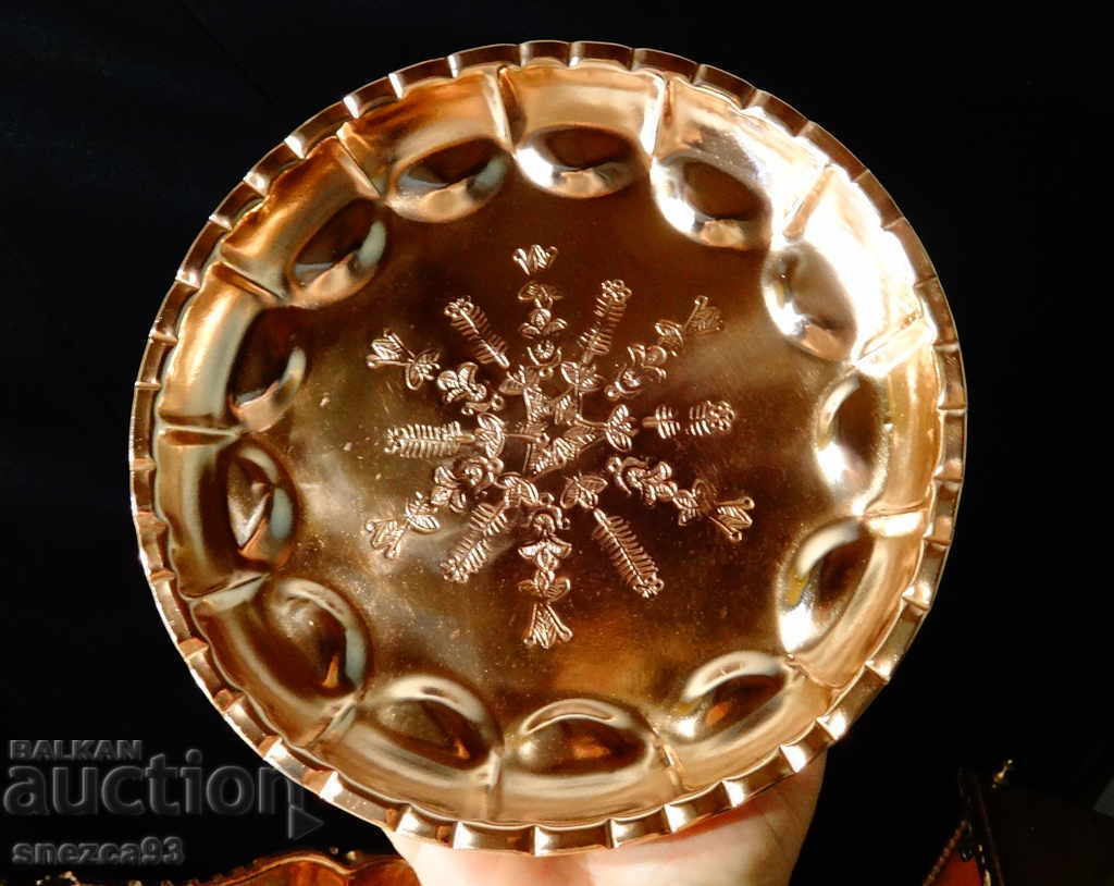Copper bowl, baking mold.