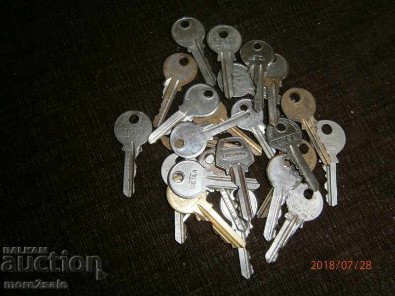 LOT 4 - 25 NUMBER OF KEYS with price 6.50 BGN | € 3.32 LOT 4 - 25 NUMBER OF KEYS with price 6.50 BGN | € 3.32