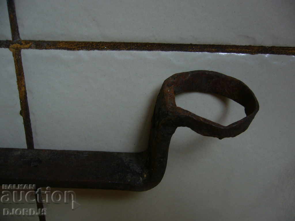 O cheie veche forțată dintr-un vagon cu preț 3.00 BGN | € 1.53