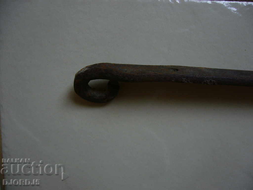 Licitație O cheie veche forțată dintr-un vagon