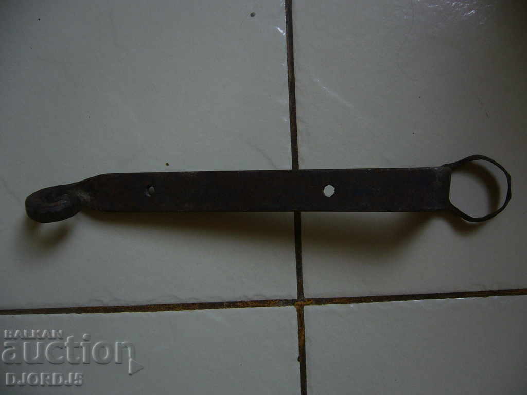 Livrarea O cheie veche forțată dintr-un vagon