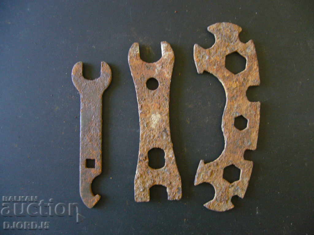 Comutatoare de biciclete vechi cu preț 4.00 BGN | € 2.05