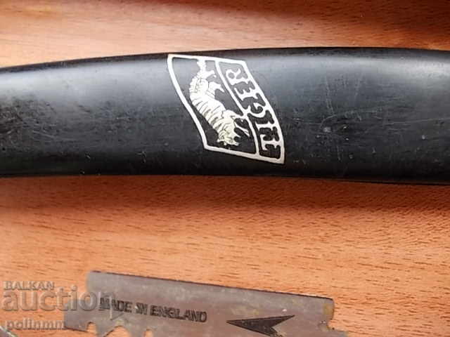 Old razor - 1 with price 17.00 BGN | € 8.69 Old razor - 1 with price 17.00 BGN | € 8.69