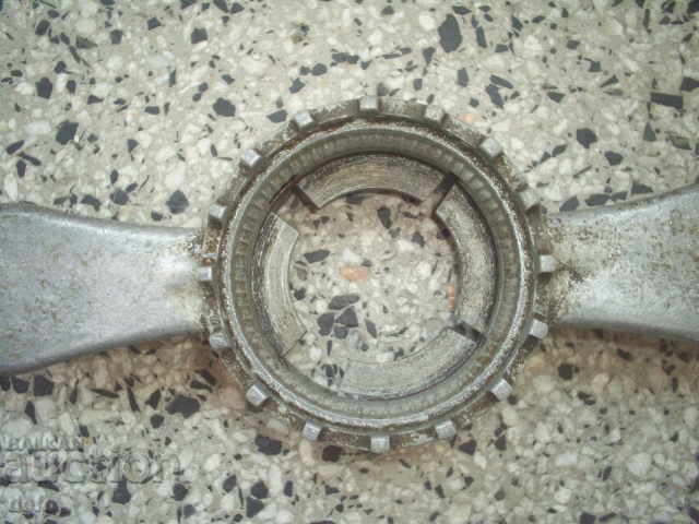 Auction OLD METAL SHUTTER Auction OLD METAL SHUTTER