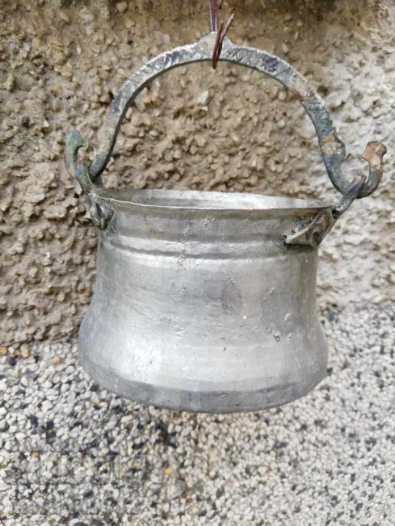 An old bacon, a baker, a pot, a boiler, a copper pot - 7