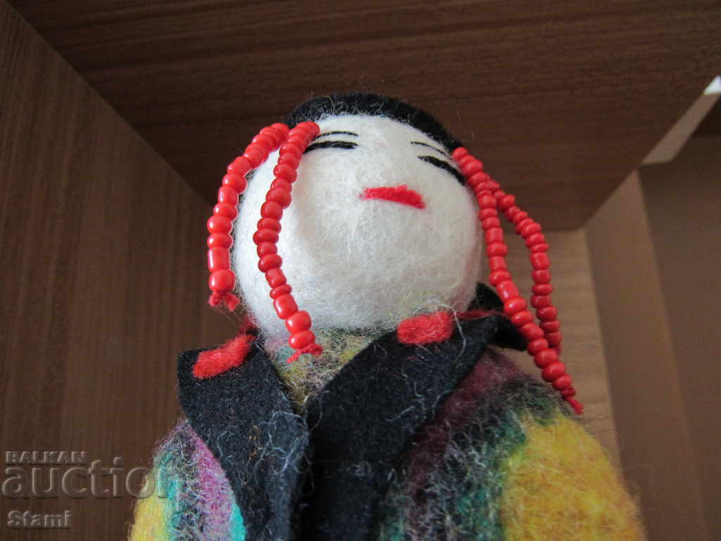 Αυθεντική κούκλα σουβενίρ από τη Μογγολία αισθάνθηκε με τιμή 19.00 BGN | € 9.71 Αυθεντική κούκλα σουβενίρ από τη Μογγολία αισθάνθηκε με τιμή 19.00 BGN | € 9.71