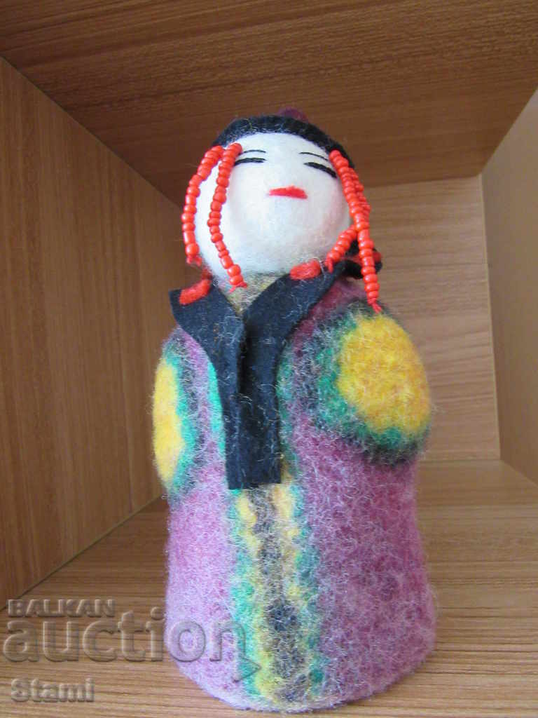 Автентична  сувенирна кукла от филц-Монголия