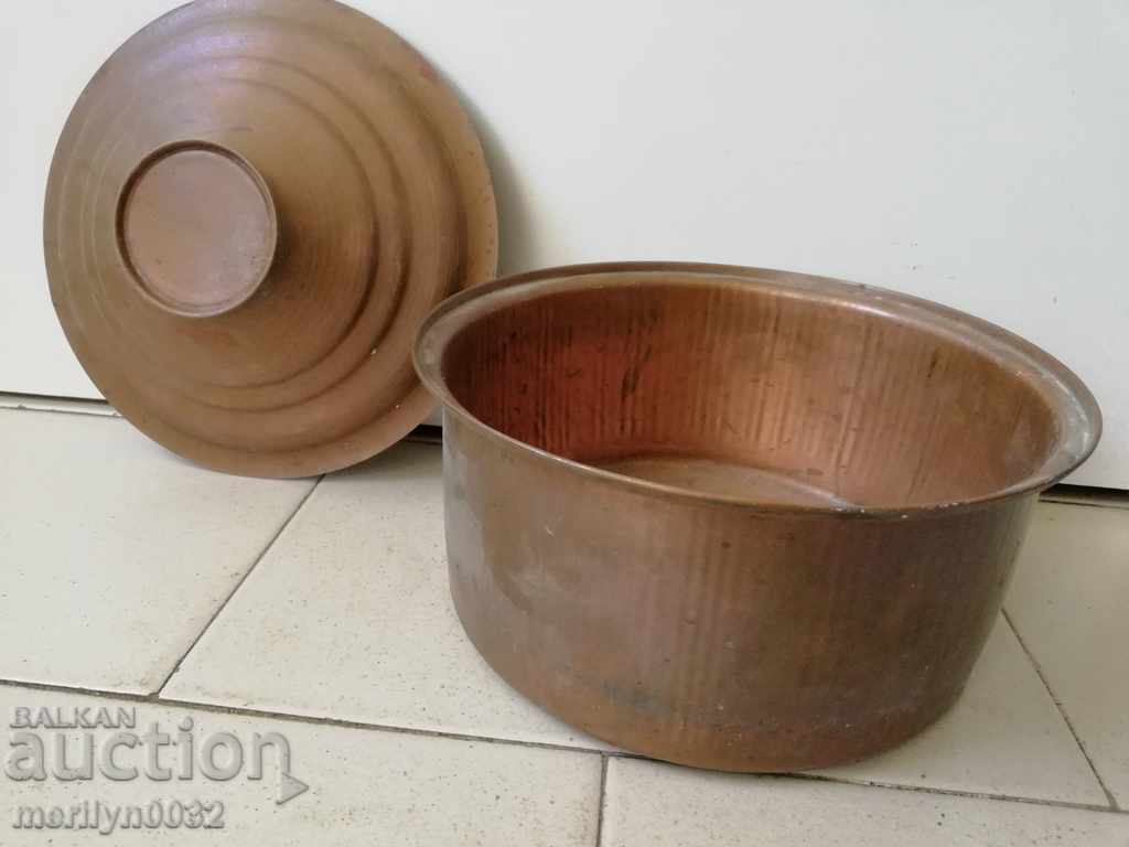 Auction  Copper pot with lid, copper vessel, tray, bowl