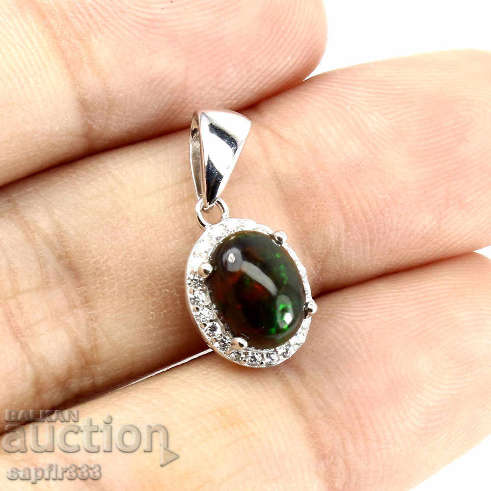 Auction SILVER MEDALONE WITH NATURAL BLACK OPAL Auction SILVER MEDALONE WITH NATURAL BLACK OPAL