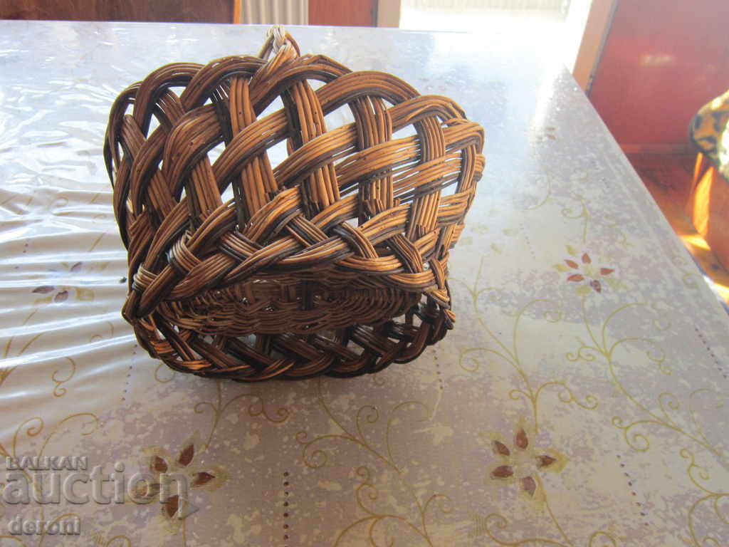 An old wicker basket basket - 5 An old wicker basket basket - 5