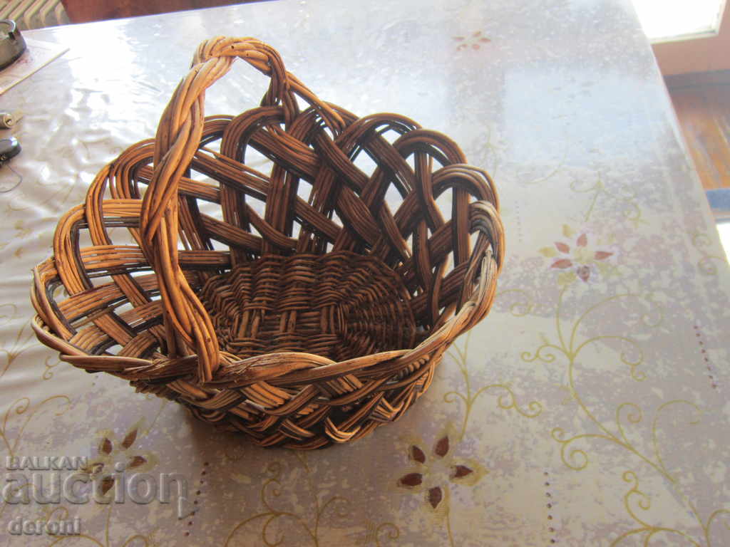 An old wicker basket basket - 6 An old wicker basket basket - 6