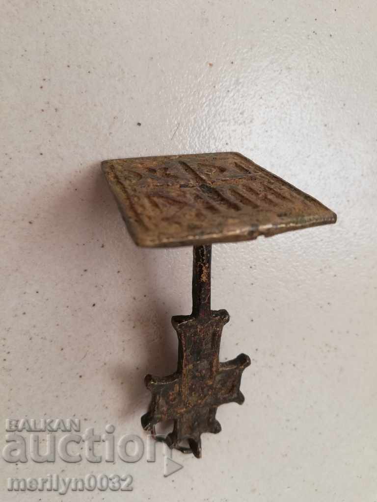 Livrarea Sigiliu ceremonial din bronz renascentist pentru prescură, cruce, răstignire