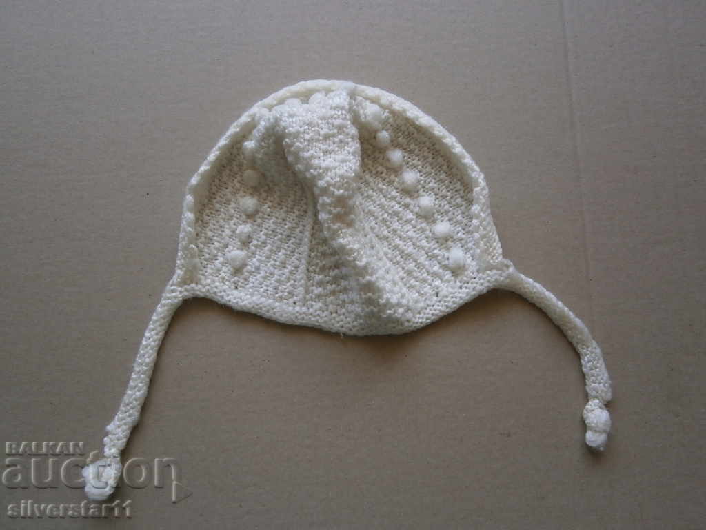 Licitație o pălărie veche pentru copii mici Licitație o pălărie veche pentru copii mici