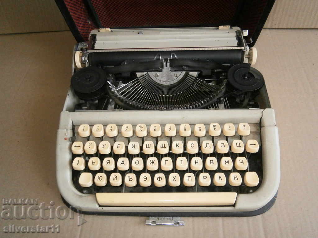 Auction social typewriter Auction social typewriter