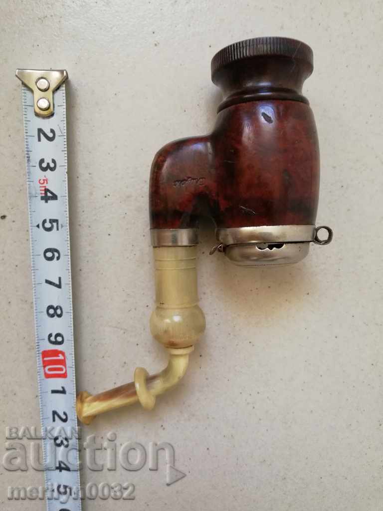 Auction  Old pipe of bakelite bone, luxury chihuahua, a mug