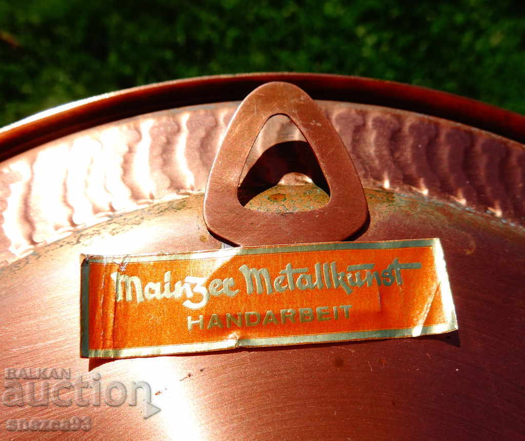 Auction  Copper platter, tray, plate with lithograph of standing lions