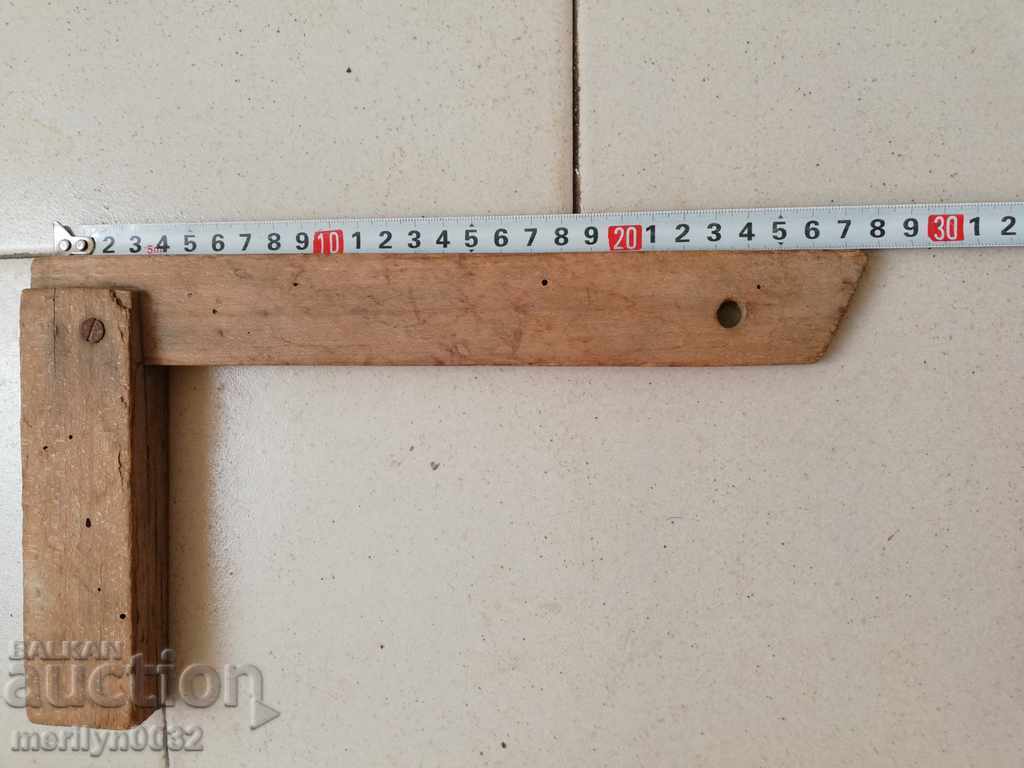 Licitație Unealtă veche din lemn de colț de tâmplărie