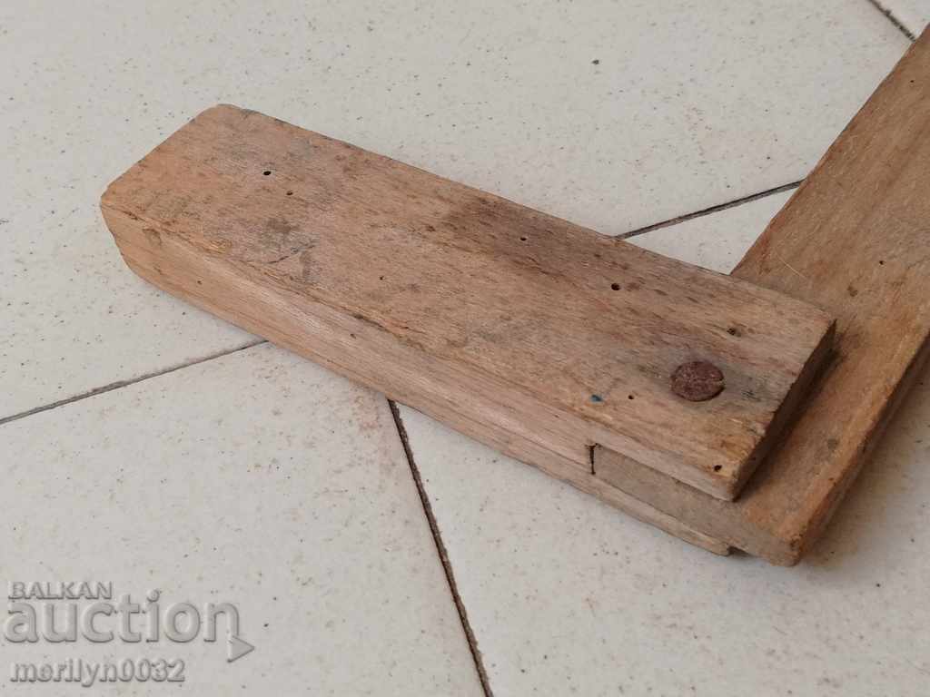 Livrarea Unealtă veche din lemn de colț de tâmplărie