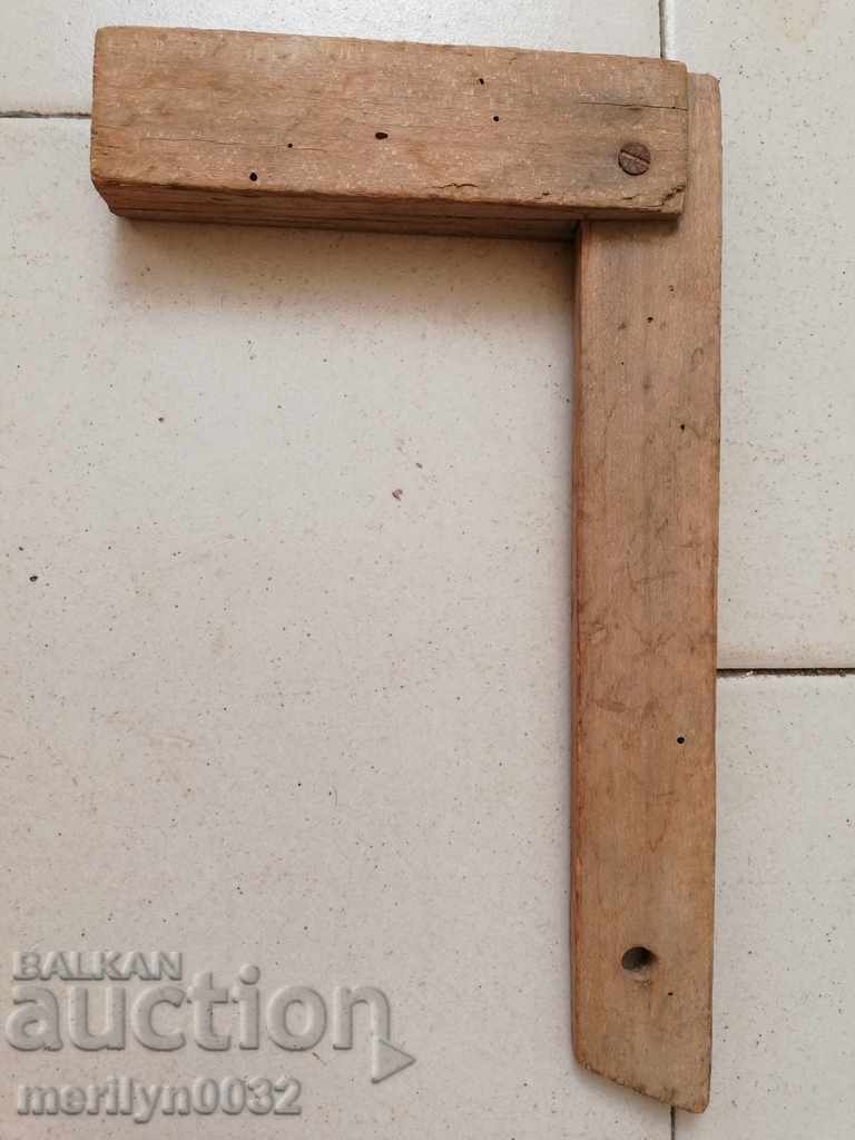 Vechi instrument de unghi tâmplar din lemn