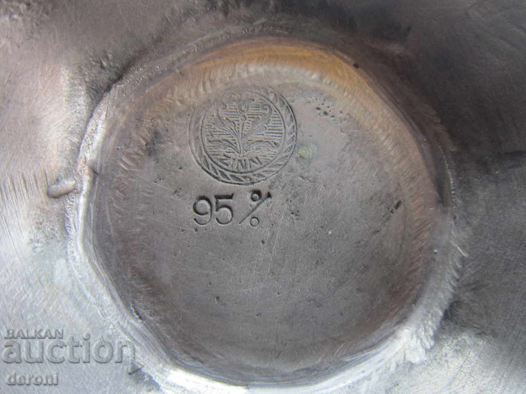 Delivery of Antique old tin cup ZINN 95 Delivery of Antique old tin cup ZINN 95