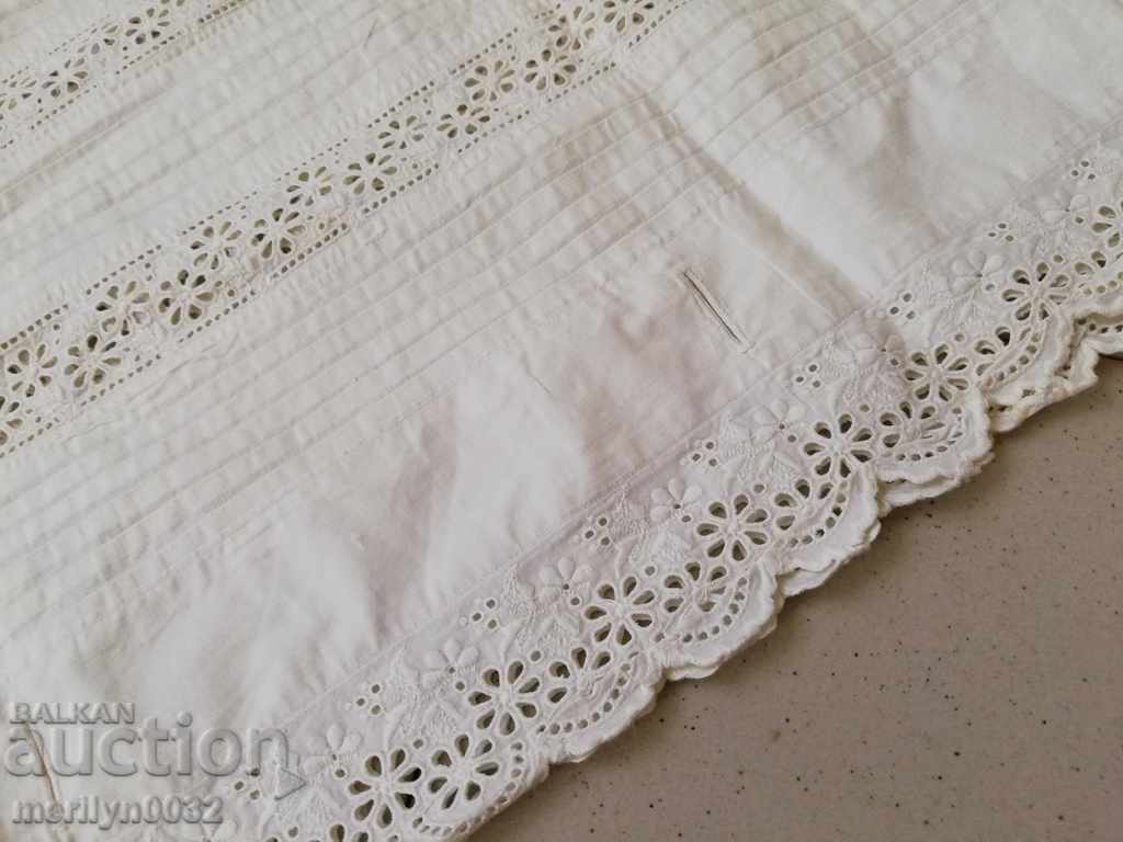 Μια παλιά θήκη μαξιλαριού με τιμή 19.00 BGN | € 9.71 Μια παλιά θήκη μαξιλαριού με τιμή 19.00 BGN | € 9.71