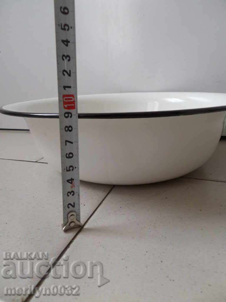 Enameled basin, bowl, enamel bowl with price 39.00 BGN | € 19.94