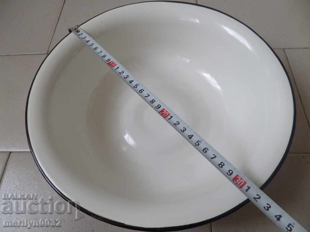 Auction  Enameled basin, bowl, enamel bowl