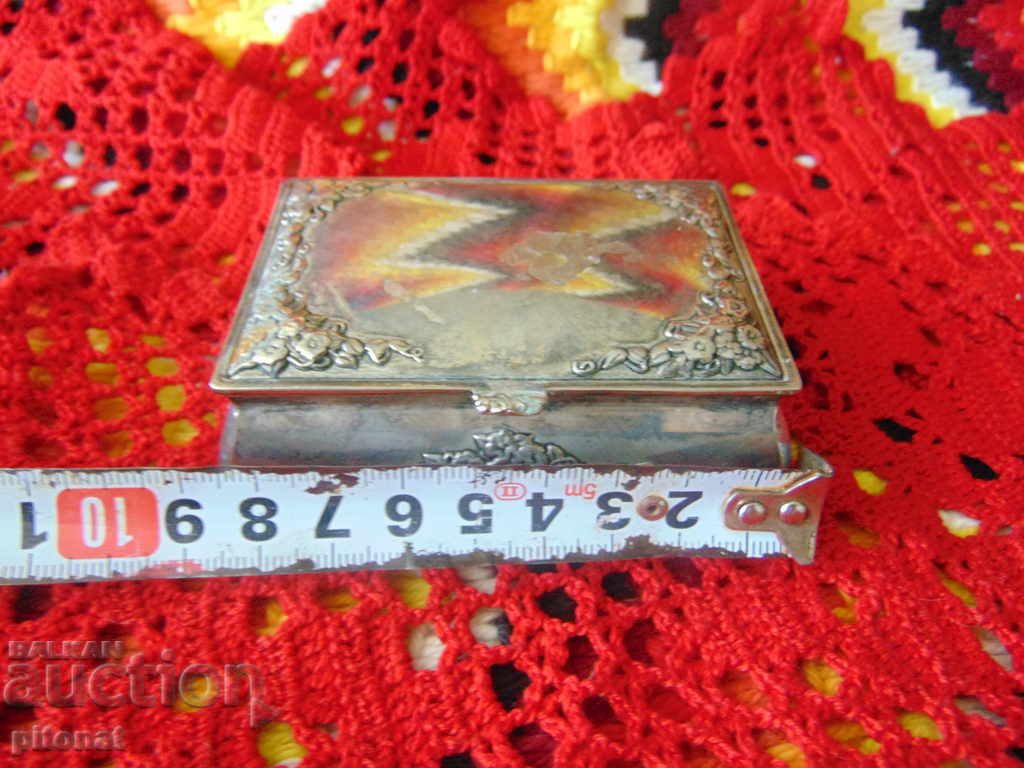 Collectible metal jewelry box - 5