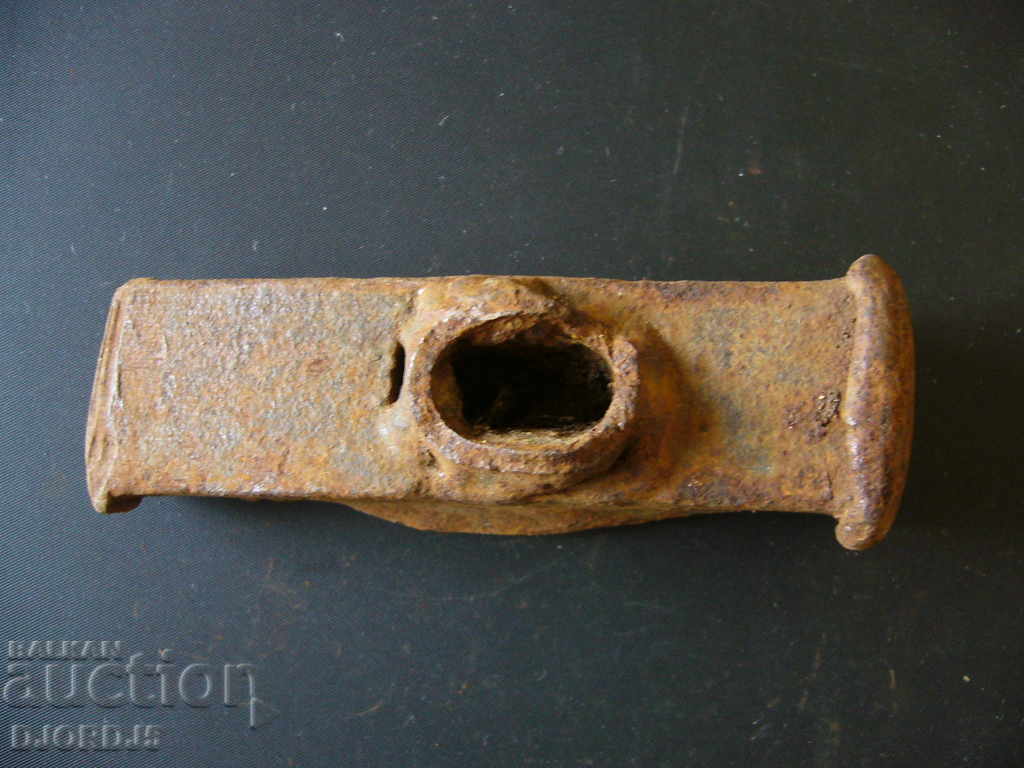 An old hammer with price 2.00 BGN | € 1.02 An old hammer with price 2.00 BGN | € 1.02