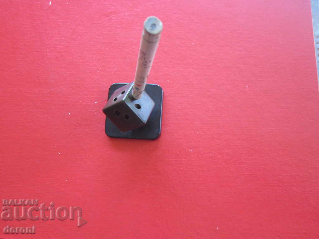 Delivery of An old bakelite pen holder for a pen holder Delivery of An old bakelite pen holder for a pen holder