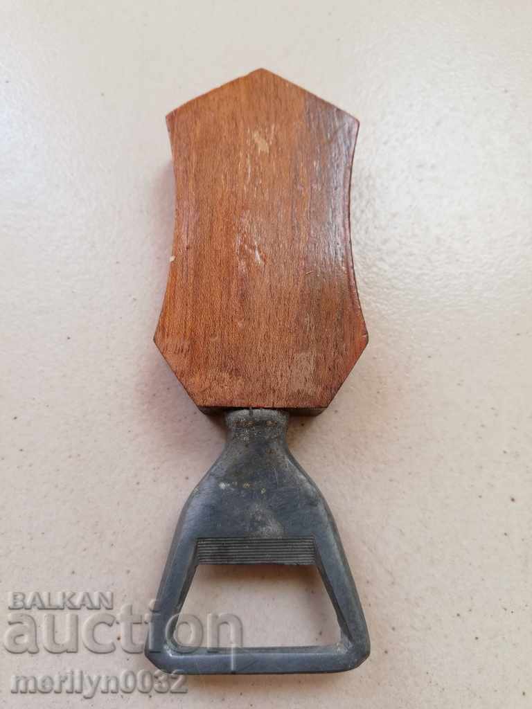 Παλιά σοσιαλιστική ανοιχτήρι Βέλικο Τάρνοβο λοφίο με τιμή 24.00 BGN | € 12.27 Παλιά σοσιαλιστική ανοιχτήρι Βέλικο Τάρνοβο λοφίο με τιμή 24.00 BGN | € 12.27