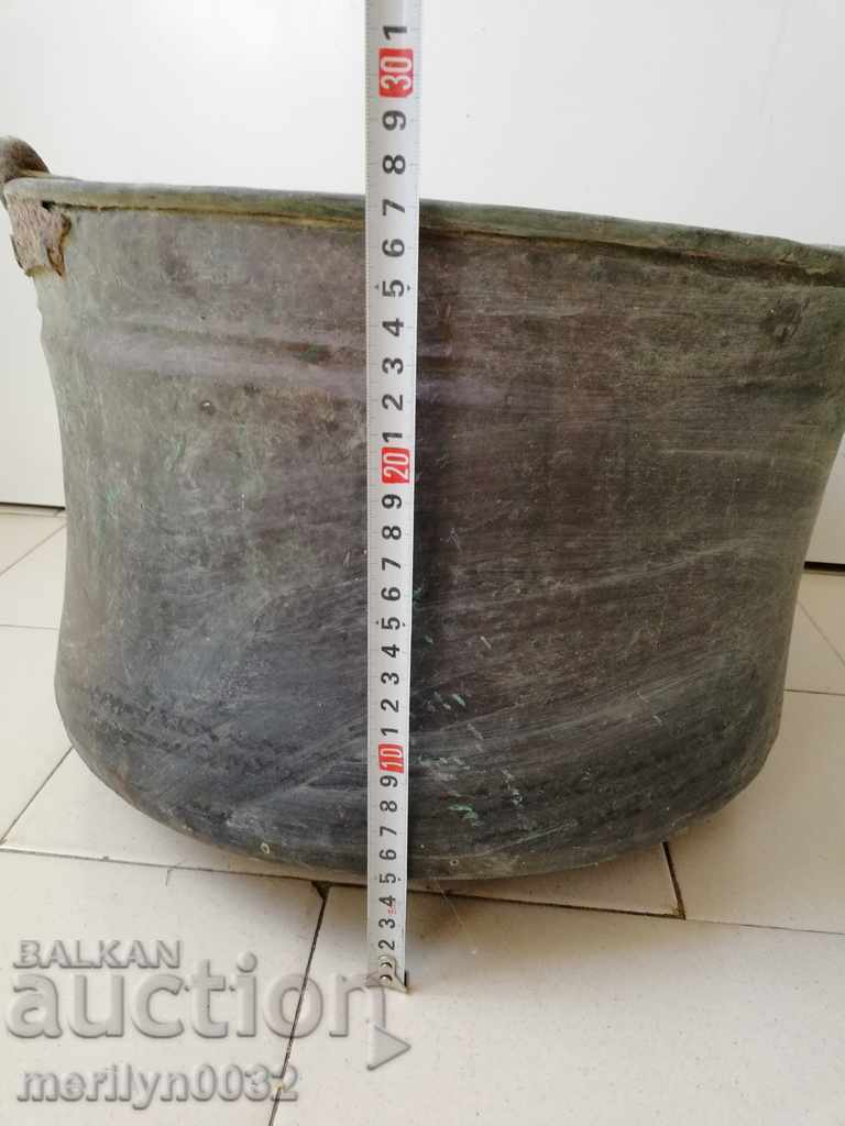 Delivery of Old harania, a copper pot, a big boiler, a baker, a bumper Delivery of Old harania, a copper pot, a big boiler, a baker, a bumper