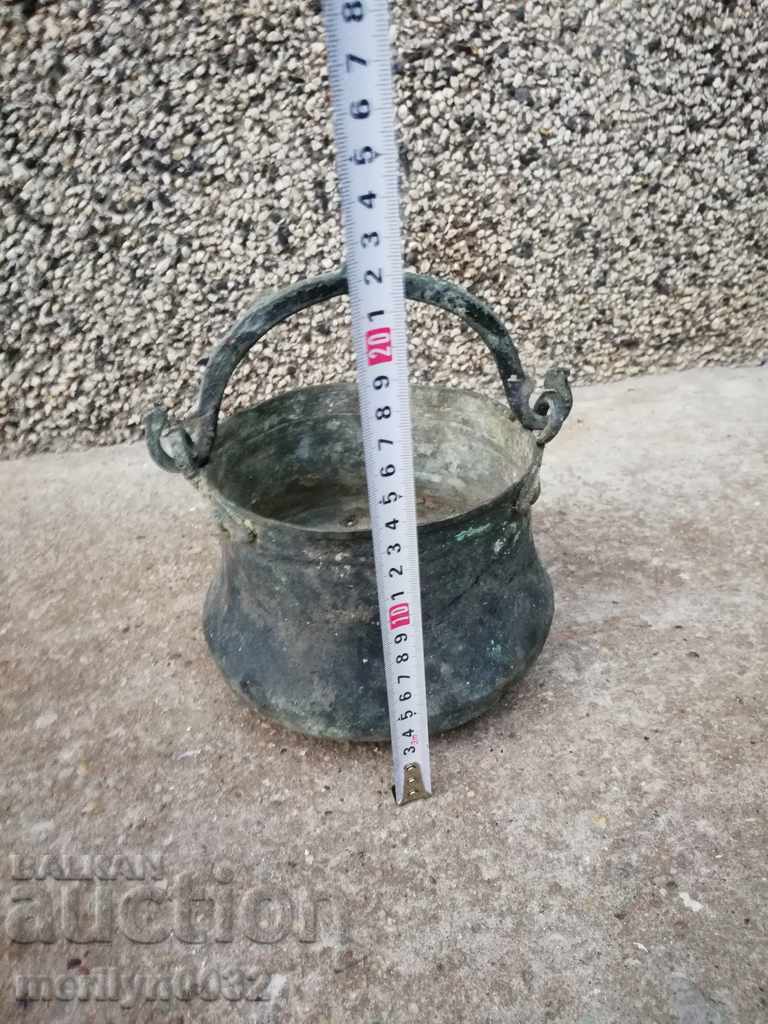 Auction An old bacon, a baker, a pot, a boiler, a copper pot Auction An old bacon, a baker, a pot, a boiler, a copper pot