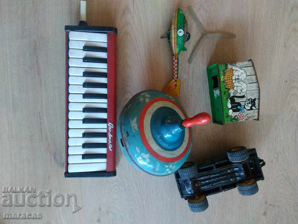 Auction Lot of old toys Auction Lot of old toys
