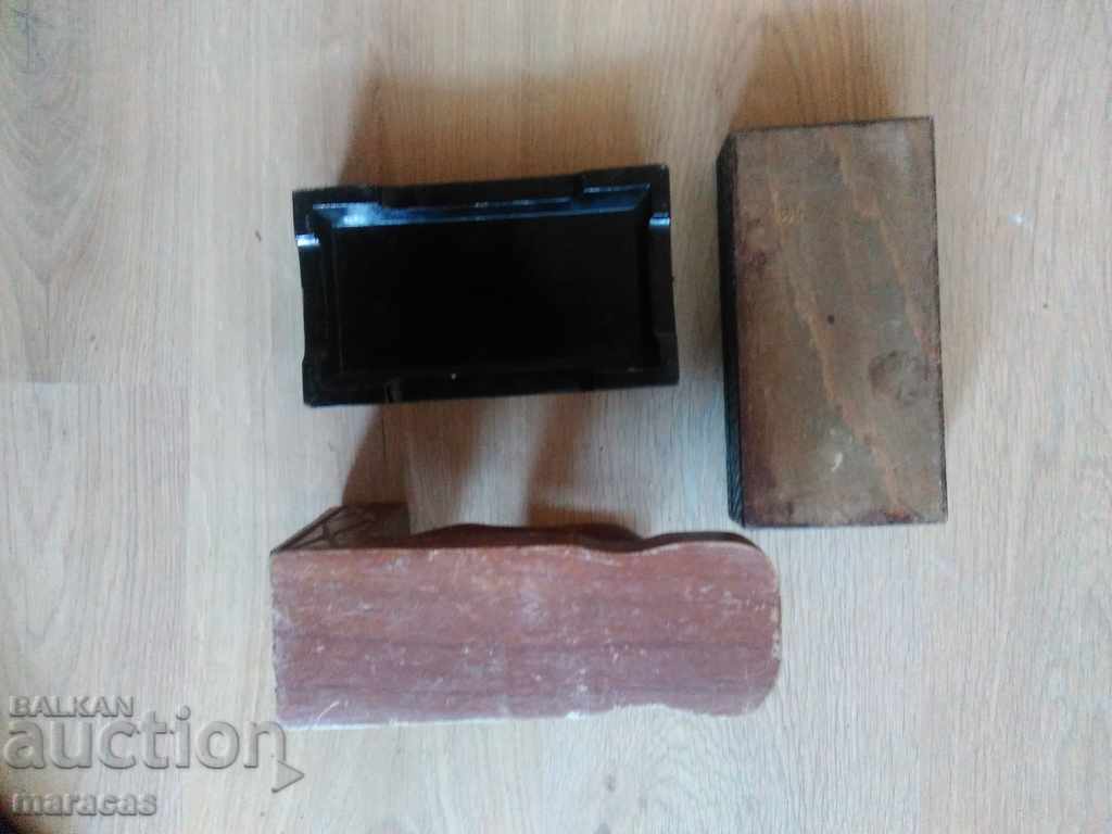 Δημοπρασία Ξύλινο κουτί και φιγούρα