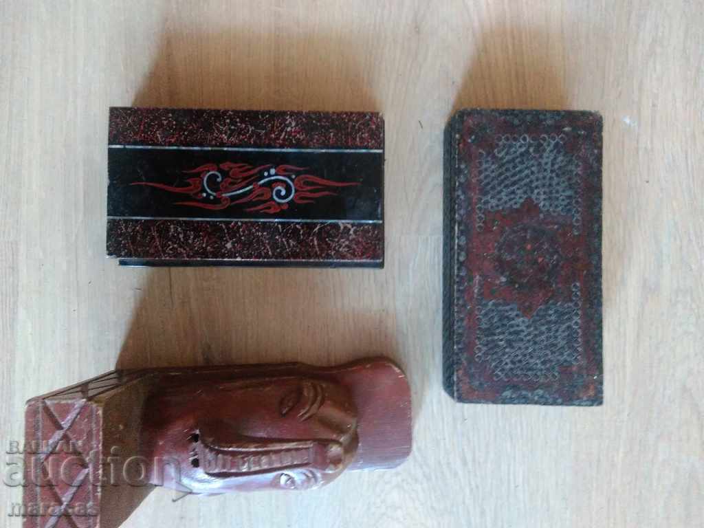 Ξύλινο κουτί και φιγούρα Ξύλινο κουτί και φιγούρα